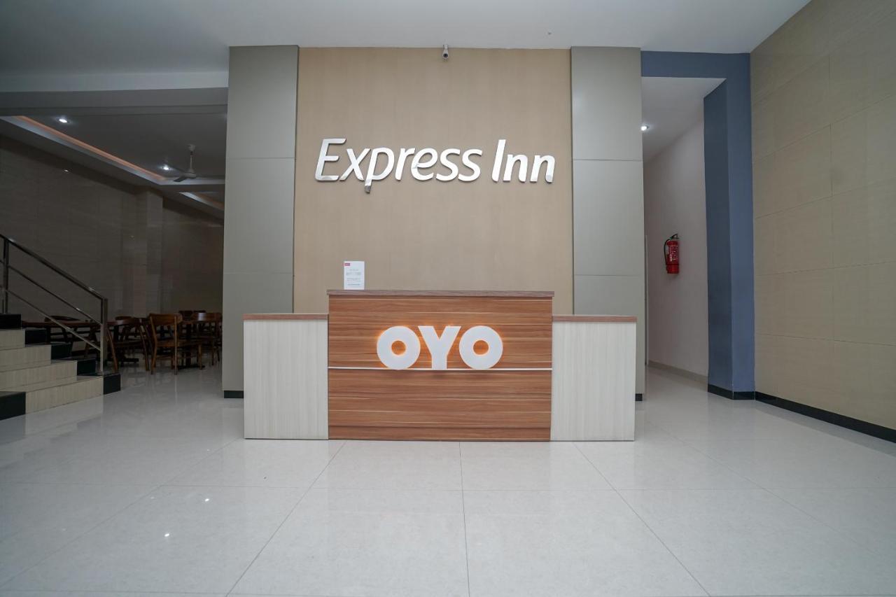 Oyo 616 Express Inn Палембанг Екстер'єр фото