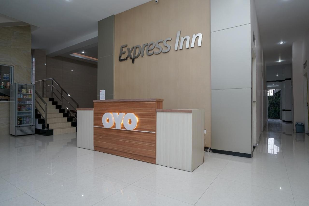 Oyo 616 Express Inn Палембанг Екстер'єр фото